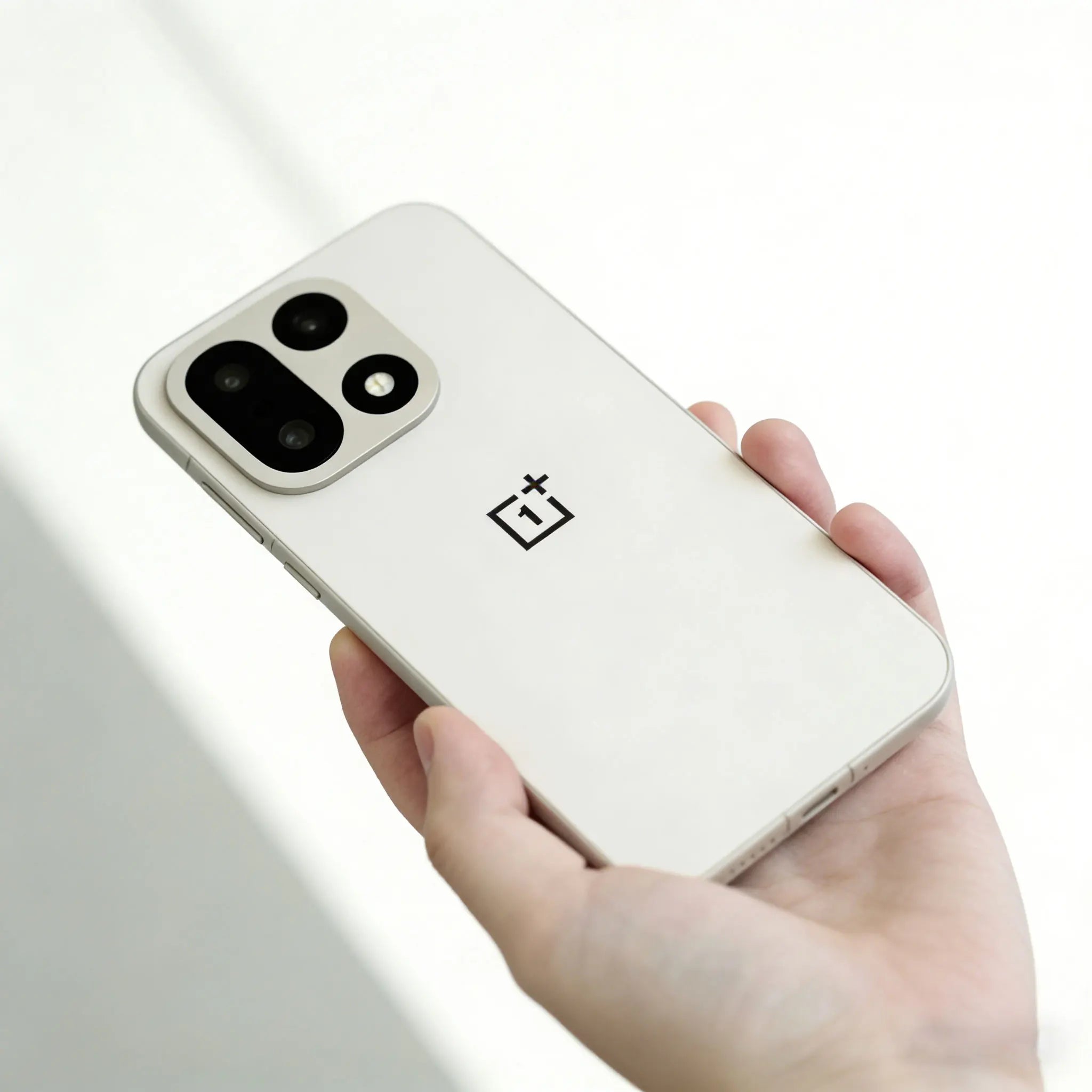 Version chinoise du smartphone OnePlus 15 débloqué 5G, Snapdragon 8 Elite Gen 5, écran 6,78'' 165Hz, appareil photo 50MP, batterie 7300mAh, NFC