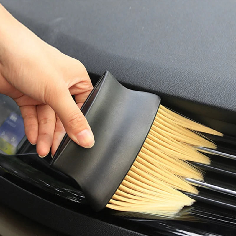 Gardez votre voiture propre et brillante avec nos livres de voiture et nos brosses d'entretien!