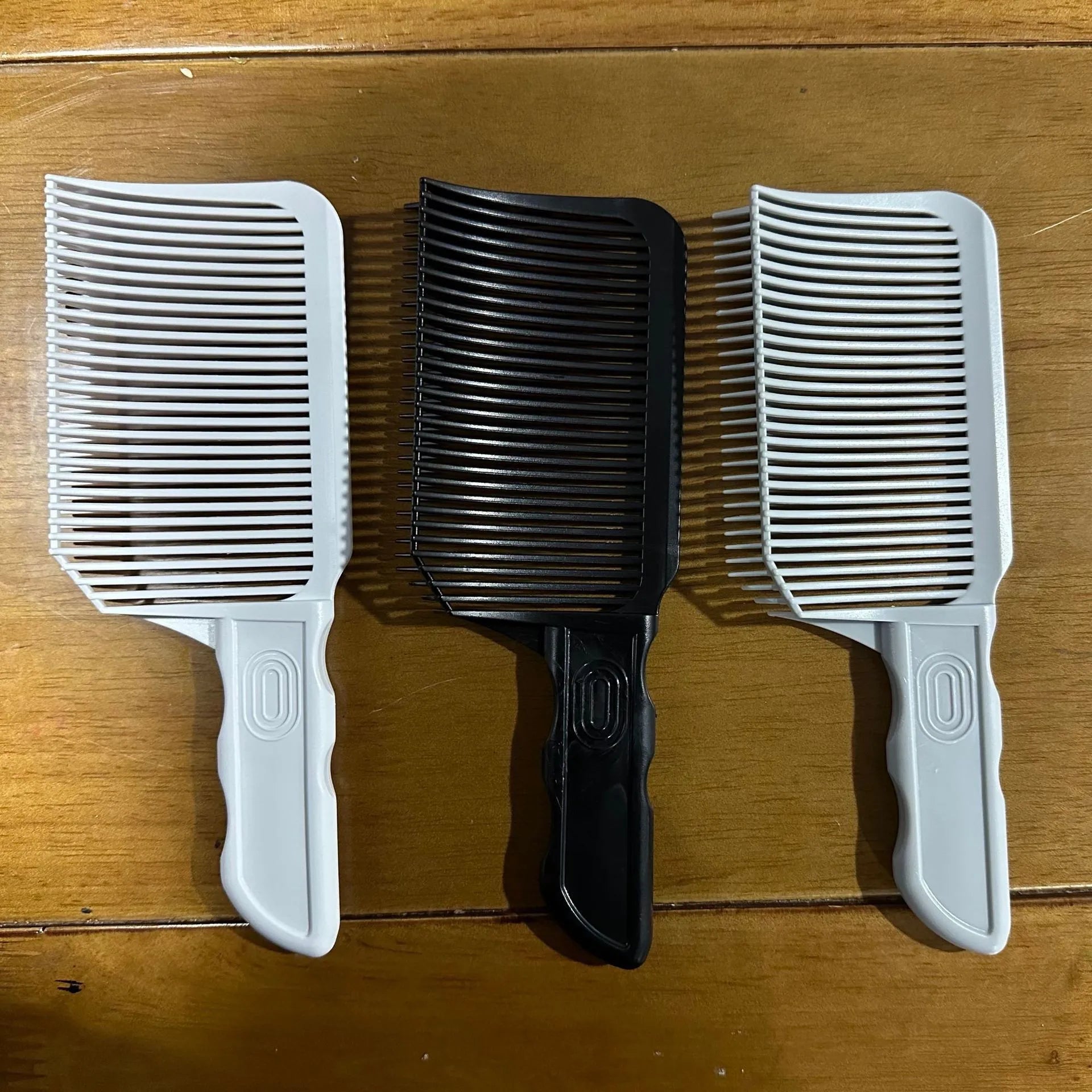 Peigne de mélange de cheveux pour hommes, 3 couleurs, pour décoloration, peigne plat en Arc, fournitures utilitaires de positionnement pour hommes, vente en gros, 2026