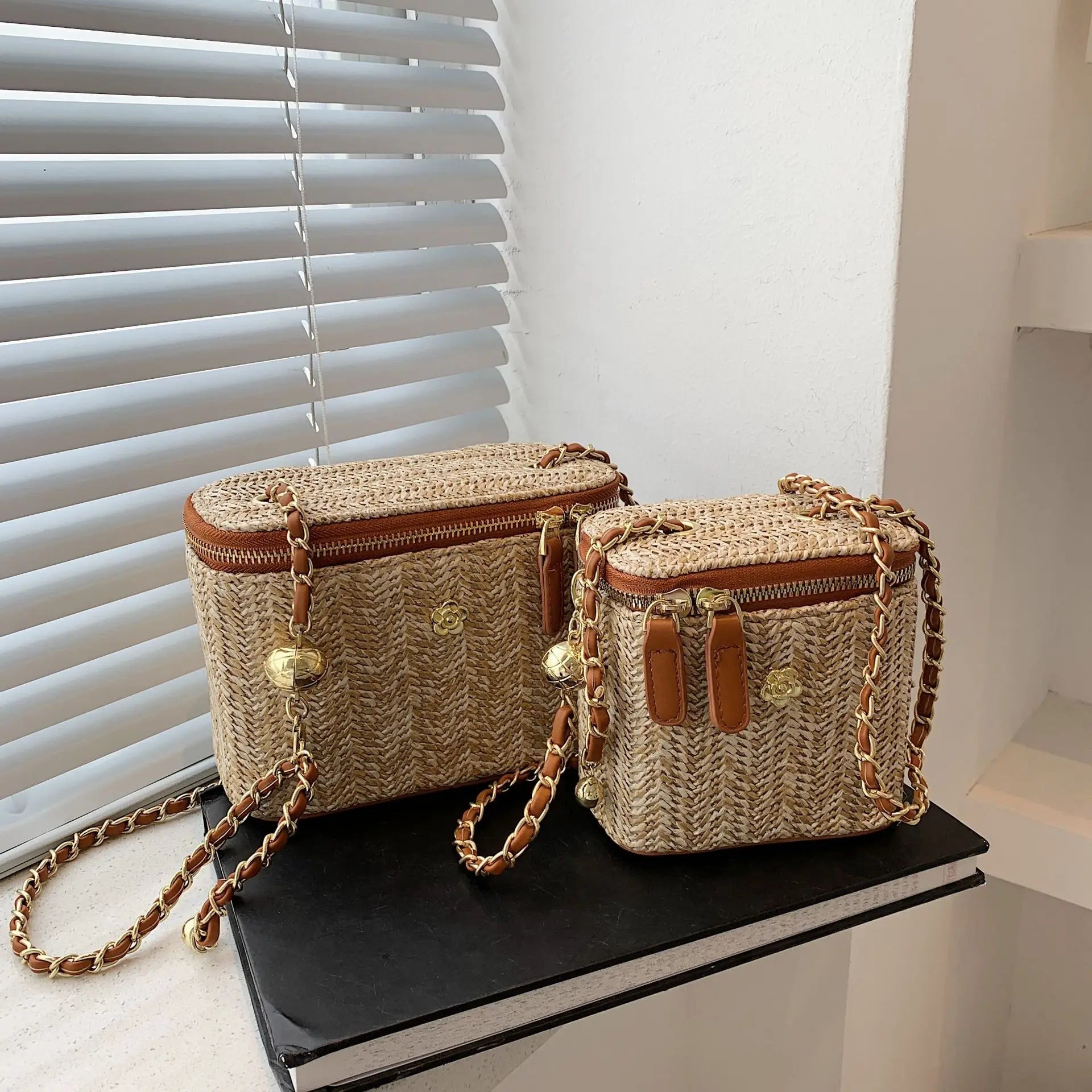 Mini sac à bandoulière seau en paille pour femmes, sacs à main et bourses de marque tissés avec chaîne à la mode, sacs à bandoulière simples, été 2026