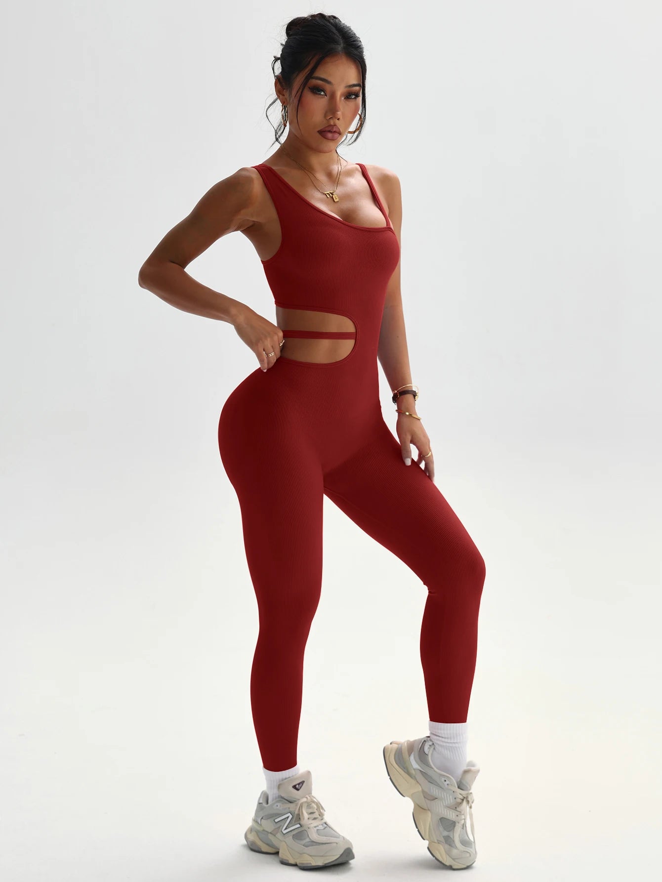 Beau design au dos, leggings de yoga sexy une pièce, adaptés aux combinaisons de sport respirantes et à séchage rapide pour femmes.