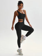 Beau design au dos, leggings de yoga sexy une pièce, adaptés aux combinaisons de sport respirantes et à séchage rapide pour femmes.