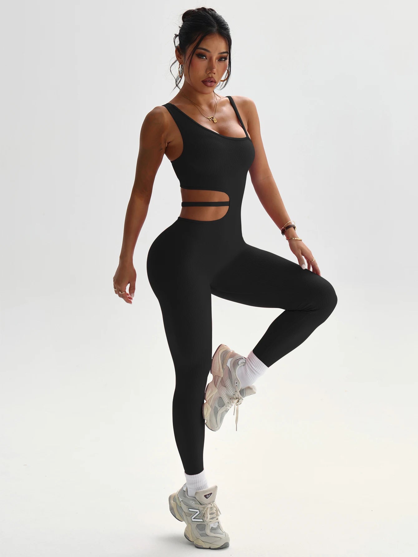 Beau design au dos, leggings de yoga sexy une pièce, adaptés aux combinaisons de sport respirantes et à séchage rapide pour femmes.