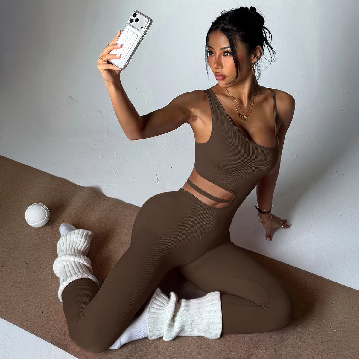 Beau design au dos, leggings de yoga sexy une pièce, adaptés aux combinaisons de sport respirantes et à séchage rapide pour femmes.
