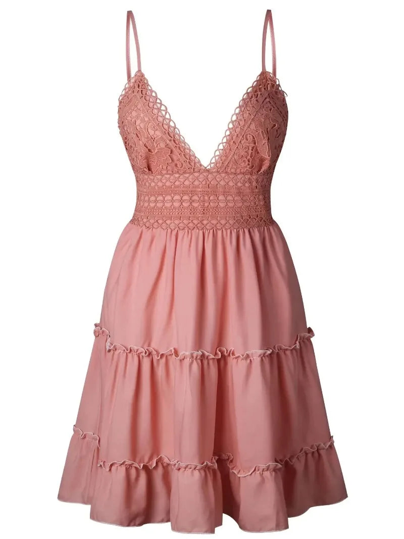 Robe plissée élégante et tendance, couleur unie, avec décolleté dos nu, ornée de fleurs ajourées et de bretelles en dentelle, idéale pour les vacances à la plage