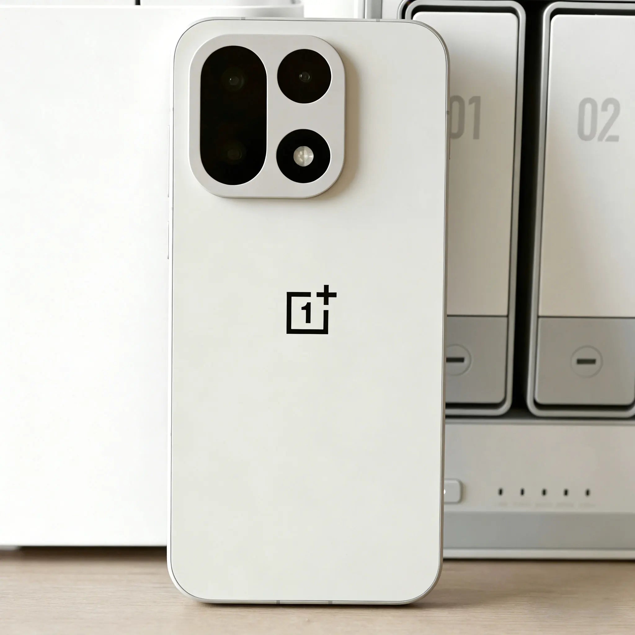Version chinoise du smartphone OnePlus 15 débloqué 5G, Snapdragon 8 Elite Gen 5, écran 6,78'' 165Hz, appareil photo 50MP, batterie 7300mAh, NFC