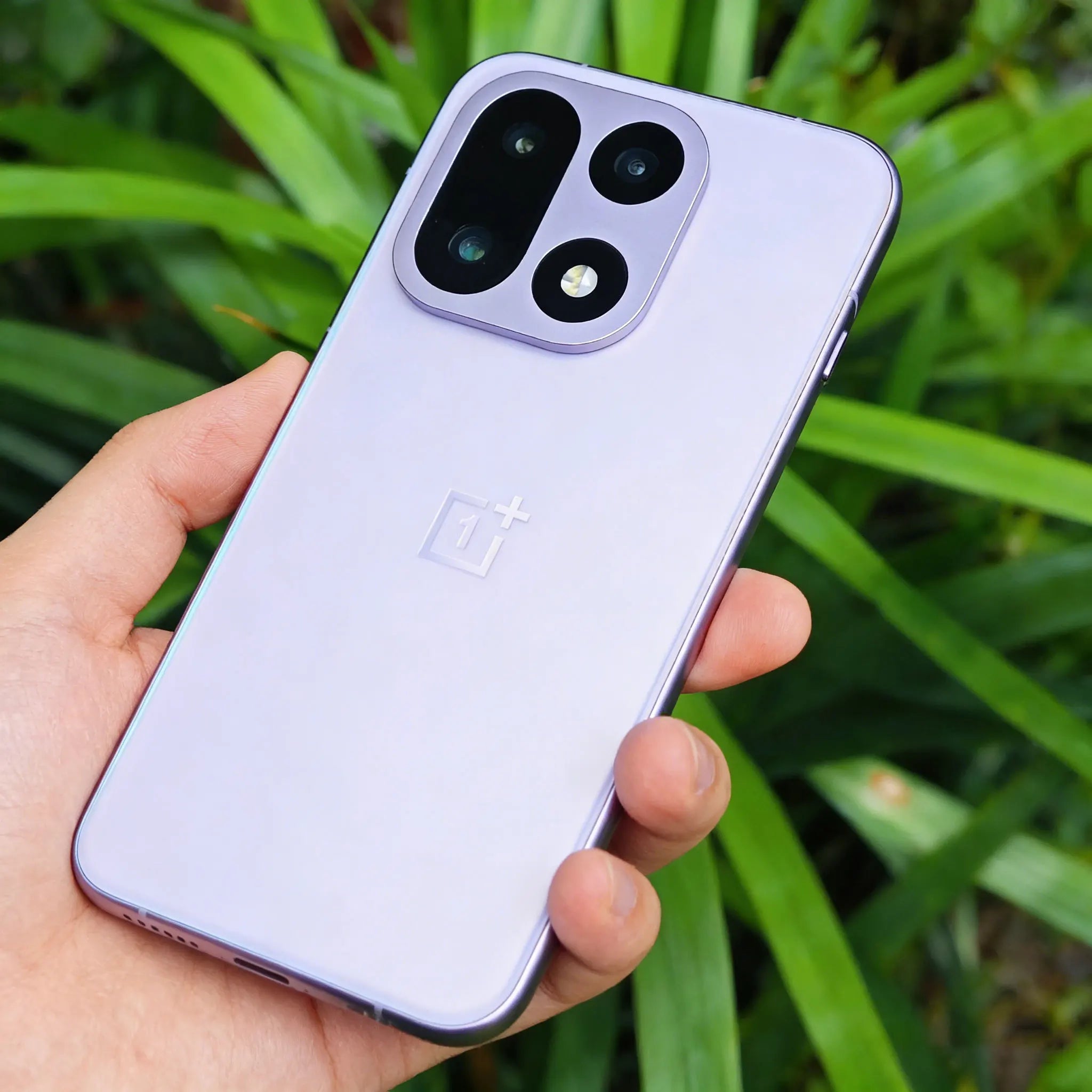 Version chinoise du smartphone OnePlus 15 débloqué 5G, Snapdragon 8 Elite Gen 5, écran 6,78'' 165Hz, appareil photo 50MP, batterie 7300mAh, NFC