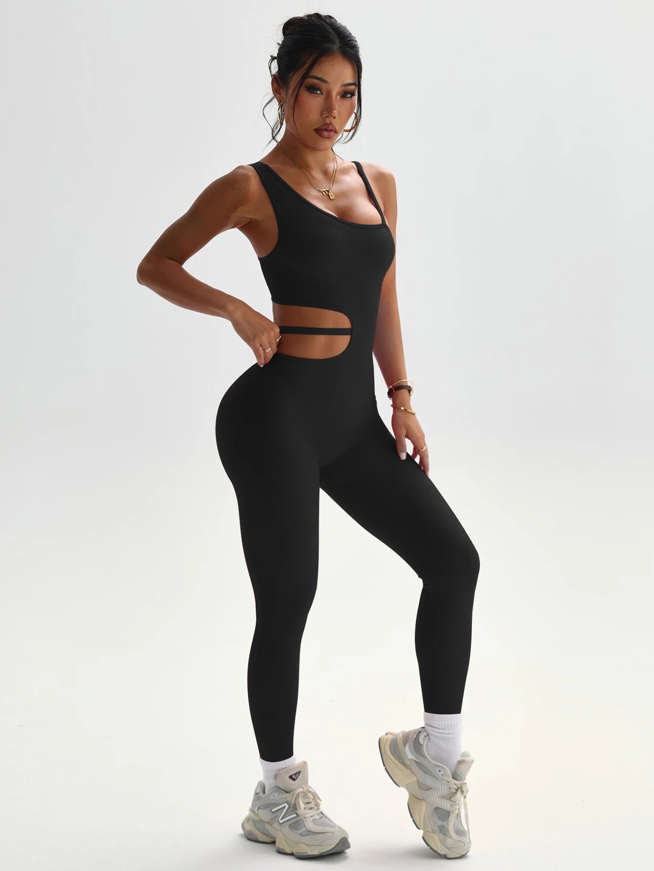 Beau design au dos, leggings de yoga sexy une pièce, adaptés aux combinaisons de sport respirantes et à séchage rapide pour femmes.