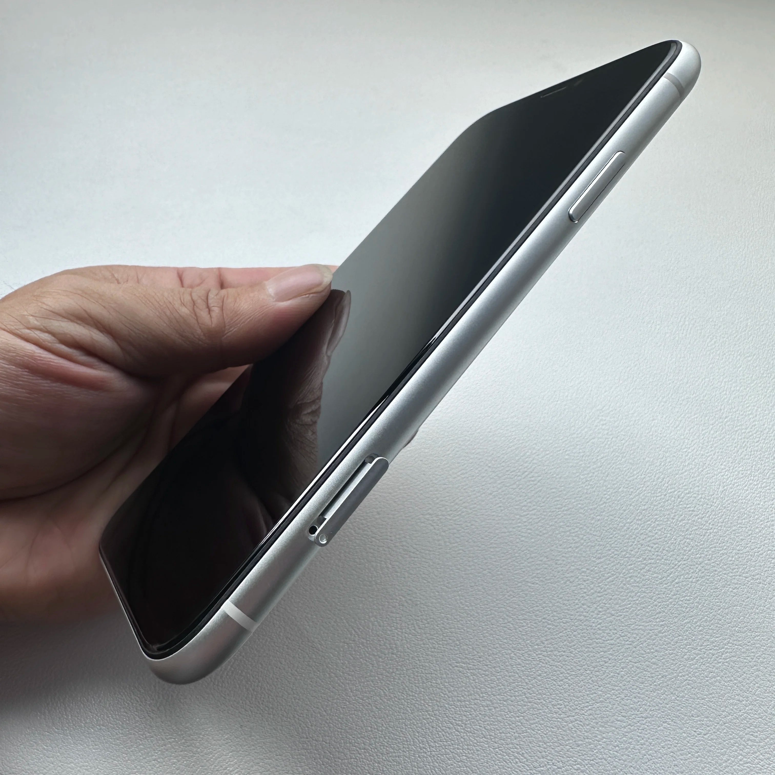Téléphone portable d'origine iPhone XR 4G LTE 6.1 "affichage 64GB/128GB ROM 3GB RAM 12MP A12 Bionic IOS téléphone portable débloqué