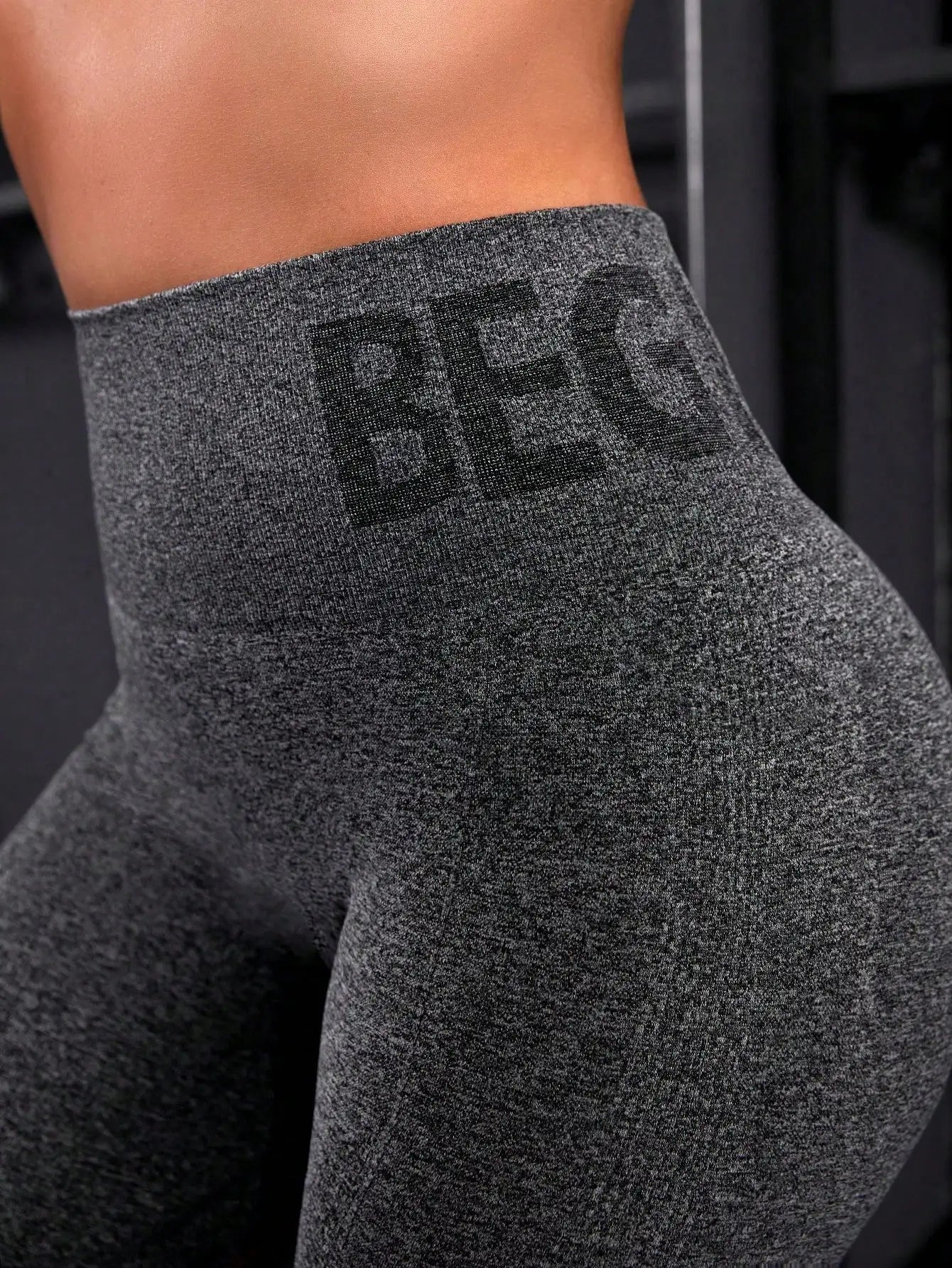 Pantalons de yoga pêche lettre sans couture, vêtements de yoga de levage des hanches, pantalons de sport et de fitness taille haute moulants pour femmes