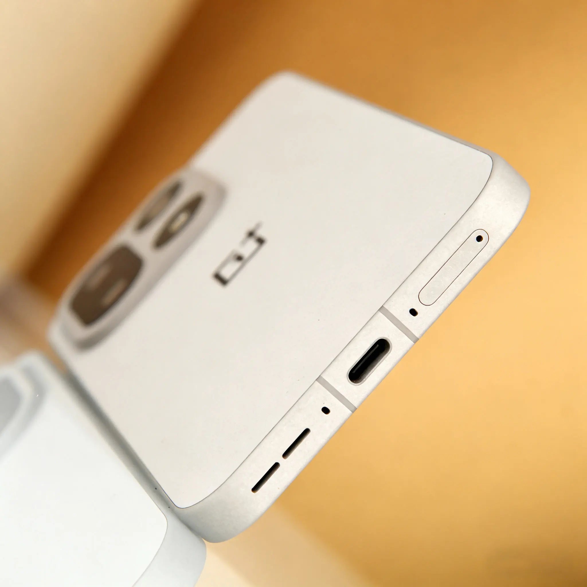 Version chinoise du smartphone OnePlus 15 débloqué 5G, Snapdragon 8 Elite Gen 5, écran 6,78'' 165Hz, appareil photo 50MP, batterie 7300mAh, NFC
