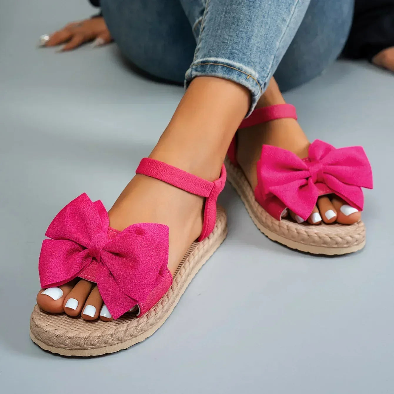 Femmes sandales 2026 nouveau été sandales légères mode plage pantoufles décontractées en plein air nœud papillon chaussures plates maison plate-forme sandales