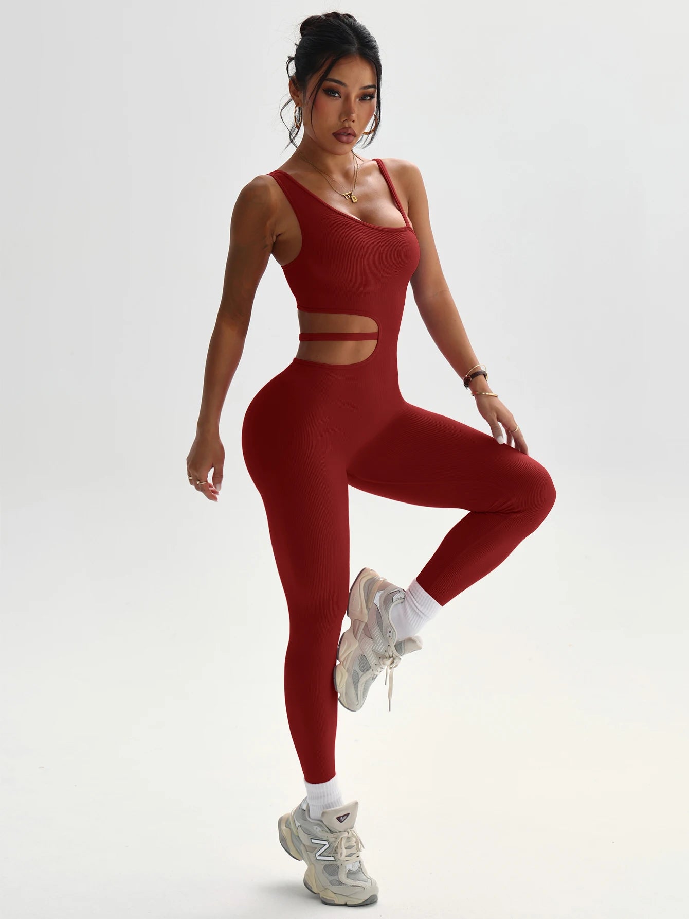 Beau design au dos, leggings de yoga sexy une pièce, adaptés aux combinaisons de sport respirantes et à séchage rapide pour femmes.