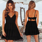 Robe plissée élégante et tendance, couleur unie, avec décolleté dos nu, ornée de fleurs ajourées et de bretelles en dentelle, idéale pour les vacances à la plage