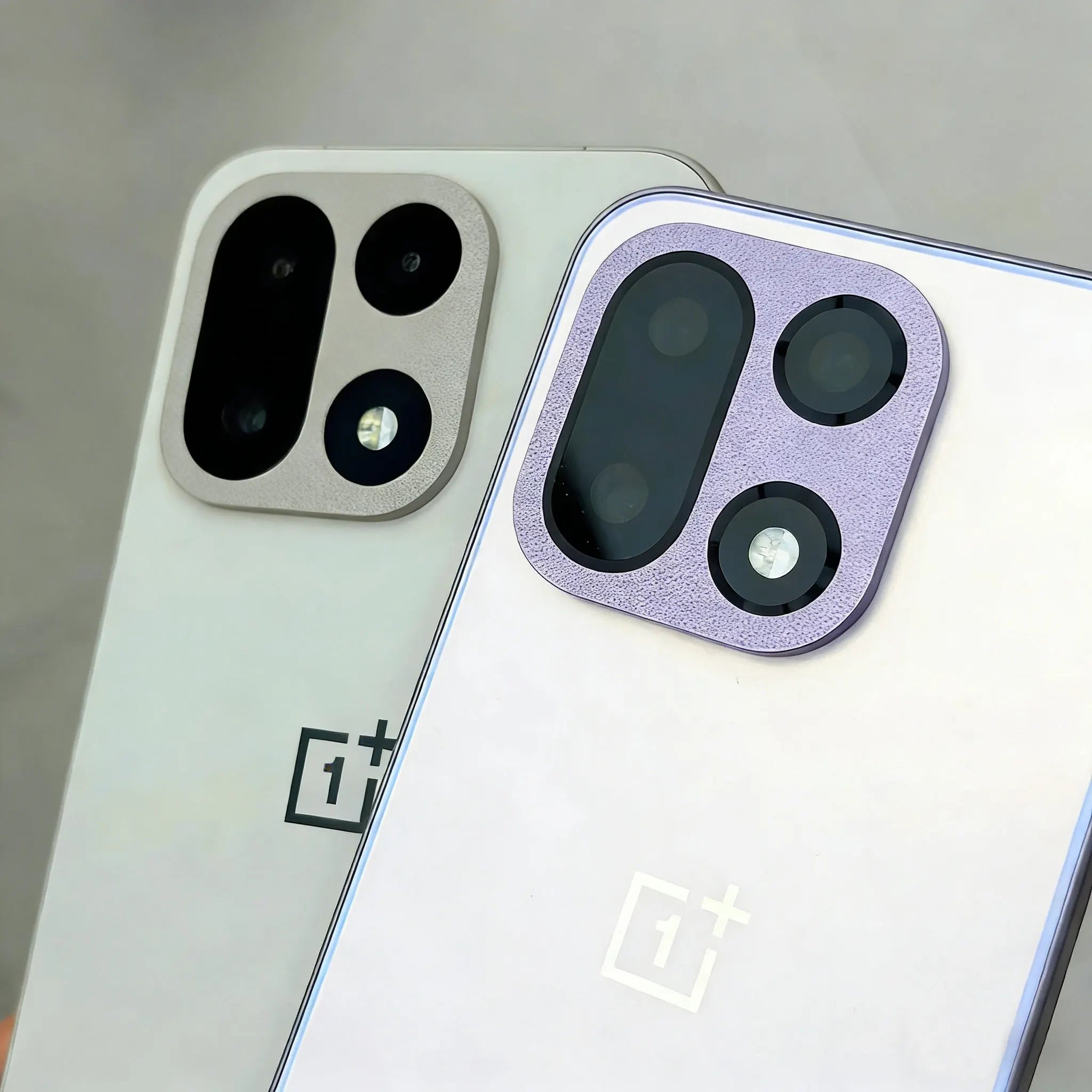 Version chinoise du smartphone OnePlus 15 débloqué 5G, Snapdragon 8 Elite Gen 5, écran 6,78'' 165Hz, appareil photo 50MP, batterie 7300mAh, NFC