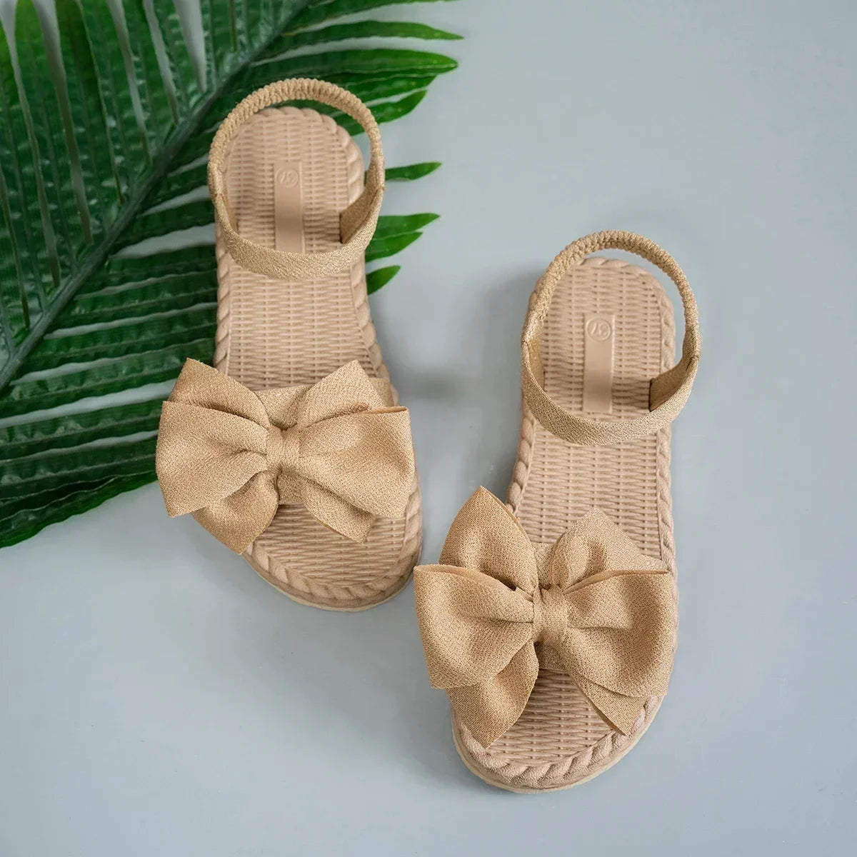 Femmes sandales 2026 nouveau été sandales légères mode plage pantoufles décontractées en plein air nœud papillon chaussures plates maison plate-forme sandales