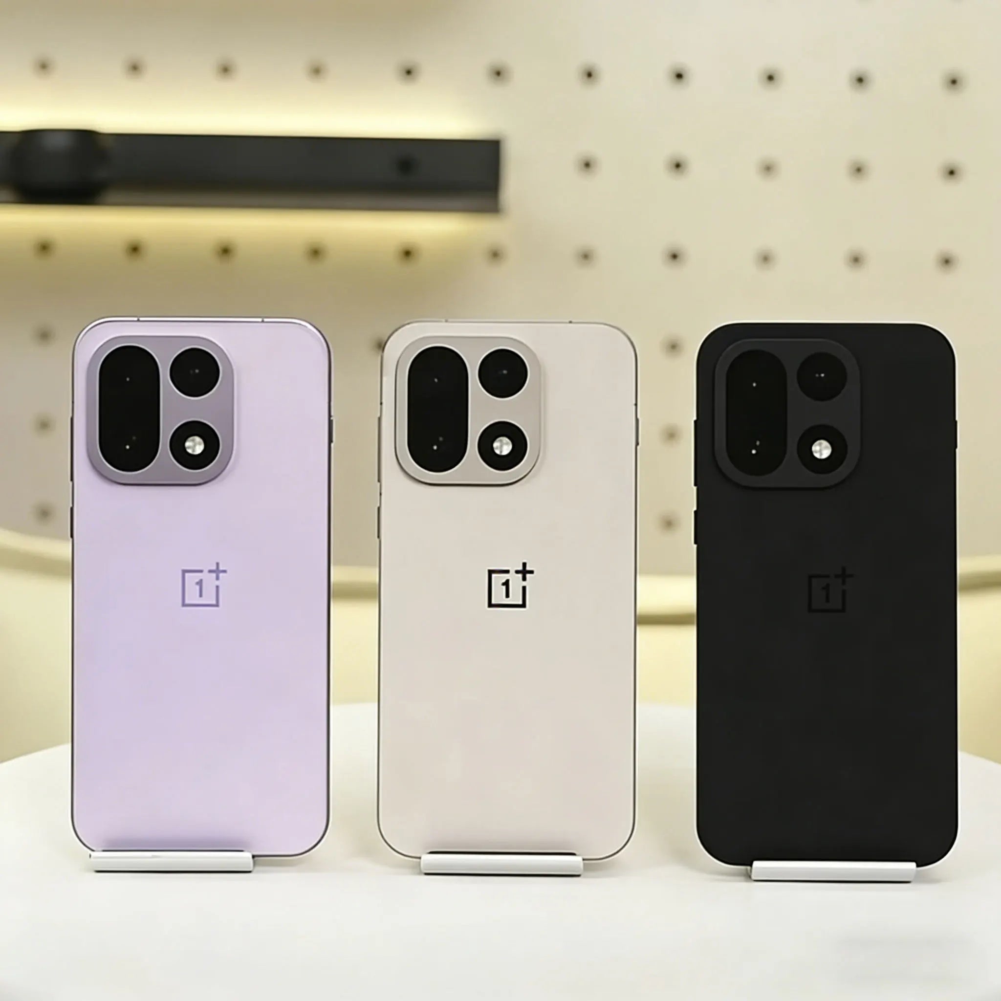 Version chinoise du smartphone OnePlus 15 débloqué 5G, Snapdragon 8 Elite Gen 5, écran 6,78'' 165Hz, appareil photo 50MP, batterie 7300mAh, NFC