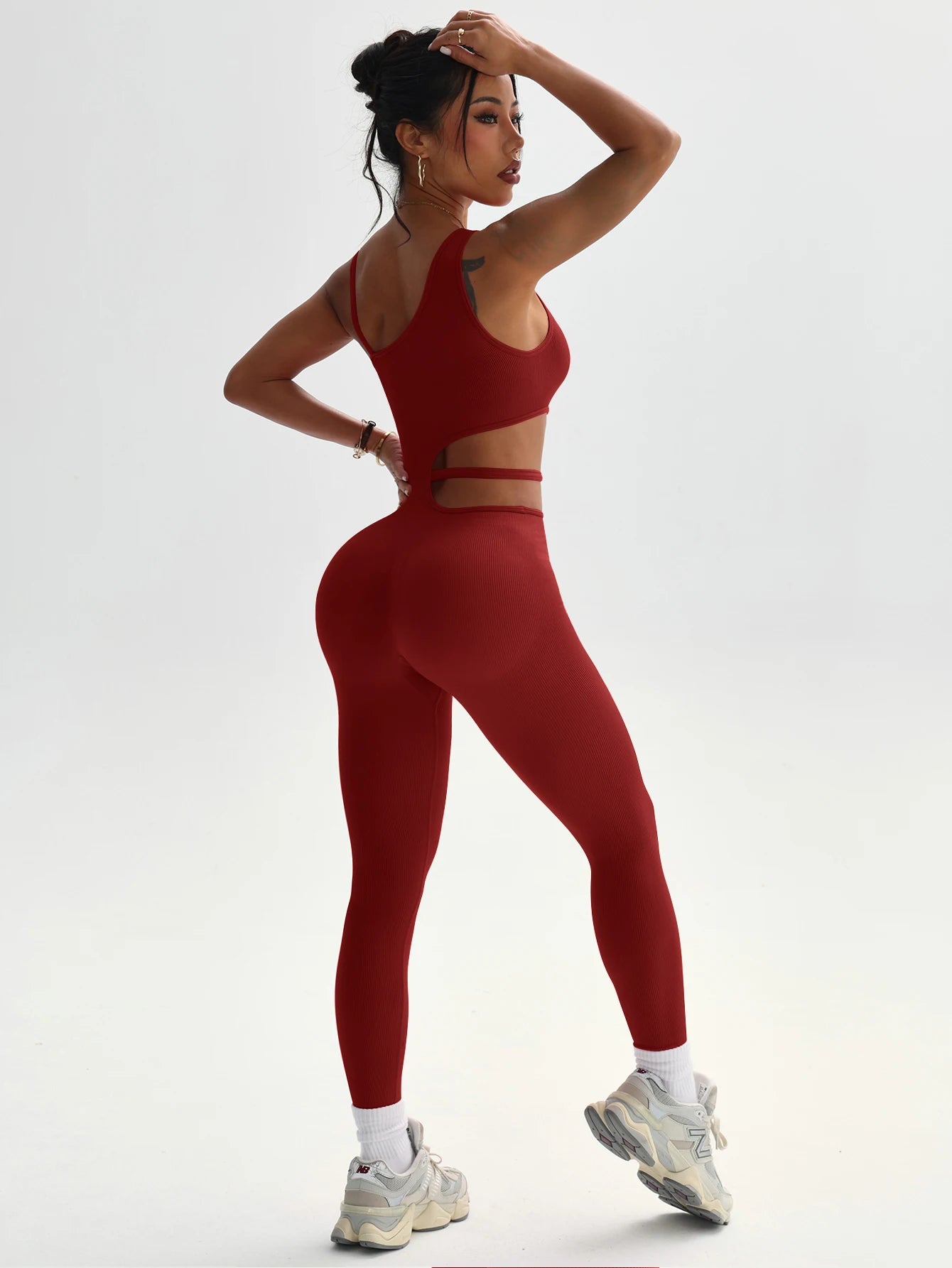 Beau design au dos, leggings de yoga sexy une pièce, adaptés aux combinaisons de sport respirantes et à séchage rapide pour femmes.