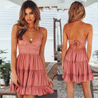 Robe plissée élégante et tendance, couleur unie, avec décolleté dos nu, ornée de fleurs ajourées et de bretelles en dentelle, idéale pour les vacances à la plage