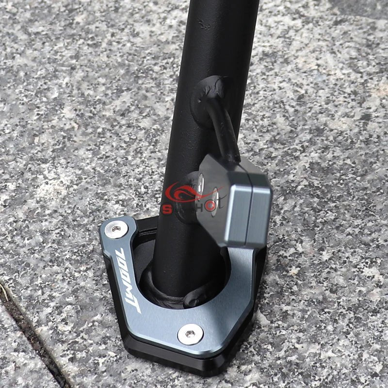 Accessoires de Modification de moto, Support latéral élargi, béquille pour CFMOTO 700MT MT700 700 MT 2025 2026 - FATAONAccessoires de Modification de moto, Support latéral élargi, béquille pour CFMOTO 700MT MT700 700 MT 2025 2026Accessoires MotoFATAON