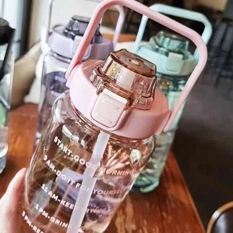 Bouteille d'eau en plastique avec paille de 2 litres, grande bouteille de voyage Portable pour filles, tasse de sport, Fitness, vélo, grande tasse de graisse - FATAONBouteille d'eau en plastique avec paille de 2 litres, grande bouteille de voyage Portable pour filles, tasse de sport, Fitness, vélo, grande tasse de graisseFitness & SportFATAON