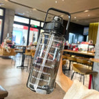 Bouteille d'eau en plastique avec paille de 2 litres, grande bouteille de voyage Portable pour filles, tasse de sport, Fitness, vélo, grande tasse de graisse - FATAONBouteille d'eau en plastique avec paille de 2 litres, grande bouteille de voyage Portable pour filles, tasse de sport, Fitness, vélo, grande tasse de graisseFitness & SportFATAON