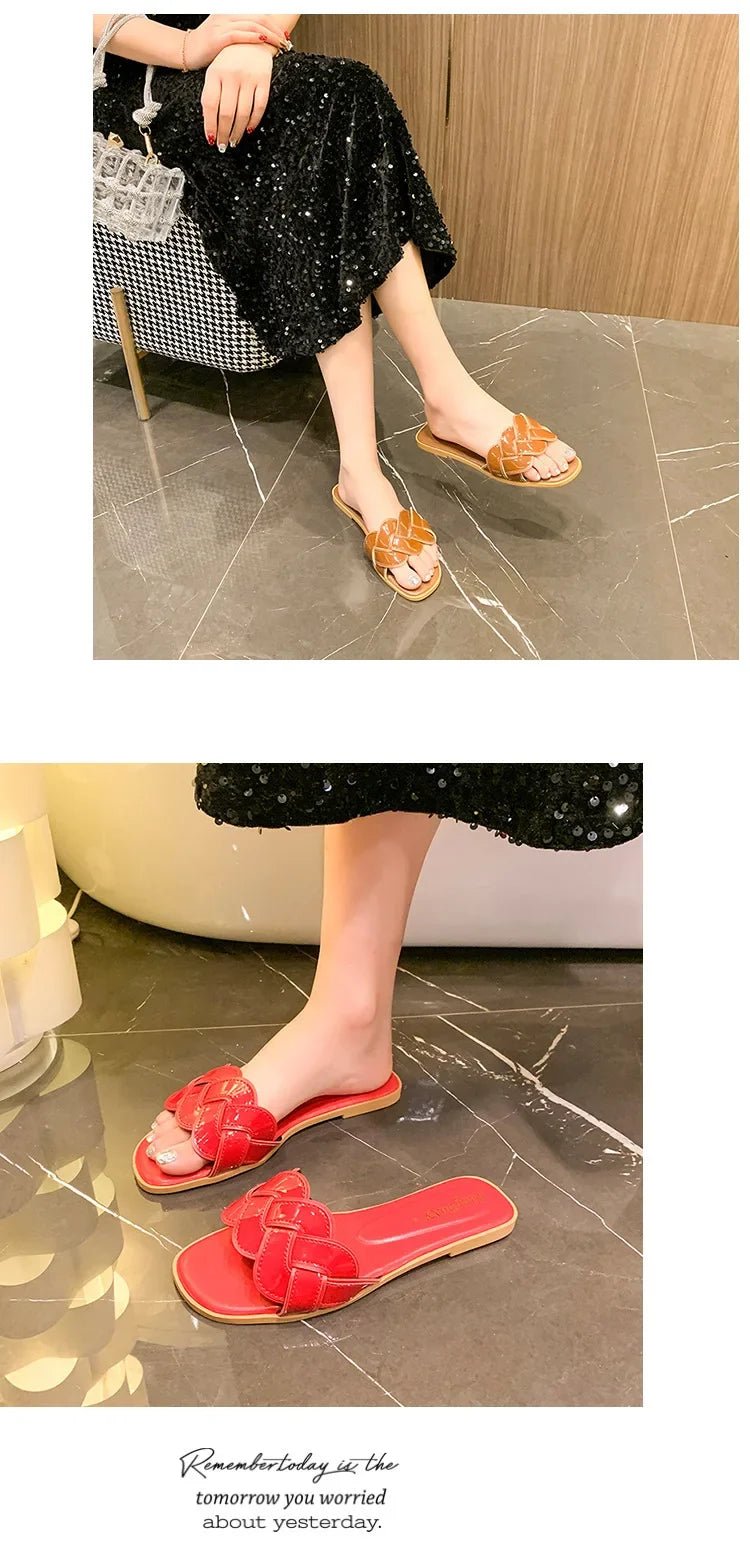 Été 2026 nouvelles pantoufles pour femmes été bout carré chaussures plates femmes large Version pantoufles sandales en plein air chaussures décontractées quotidiennes - FATAONÉté 2026 nouvelles pantoufles pour femmes été bout carré chaussures plates femmes large Version pantoufles sandales en plein air chaussures décontractées quotidiennesMode FemmeFATAON