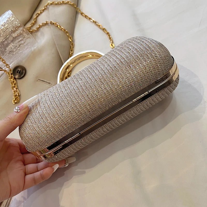 Evening party bags: This year, there is a trend for sophisticated and feminine women's bags. There are simple buttoned small bag - FATAONEvening party bags: This year, there is a trend for sophisticated and feminine women's bags. There are simple buttoned small bagMode FemmeFATAON