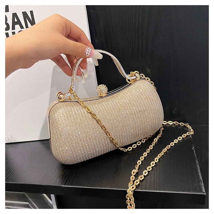 Evening party bags: This year, there is a trend for sophisticated and feminine women's bags. There are simple buttoned small bag - FATAONEvening party bags: This year, there is a trend for sophisticated and feminine women's bags. There are simple buttoned small bagMode FemmeFATAON