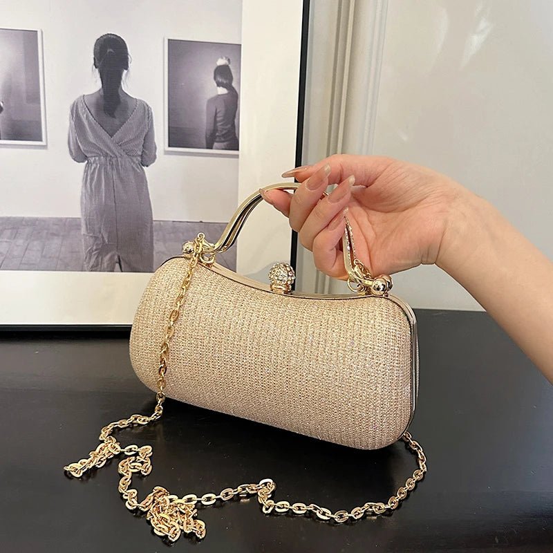 Evening party bags: This year, there is a trend for sophisticated and feminine women's bags. There are simple buttoned small bag - FATAONEvening party bags: This year, there is a trend for sophisticated and feminine women's bags. There are simple buttoned small bagMode FemmeFATAON