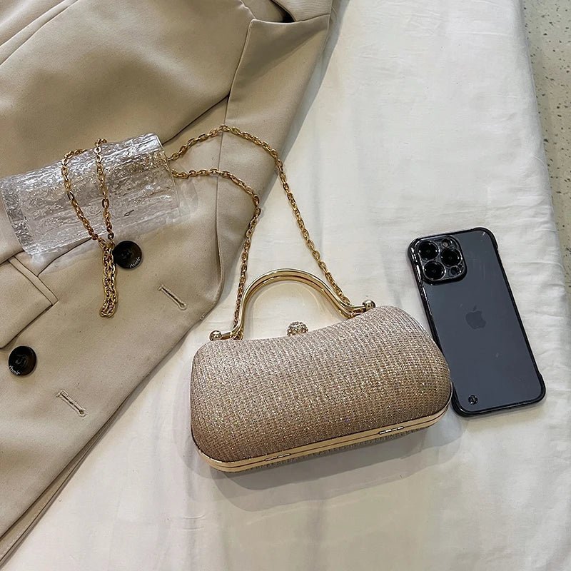 Evening party bags: This year, there is a trend for sophisticated and feminine women's bags. There are simple buttoned small bag - FATAONEvening party bags: This year, there is a trend for sophisticated and feminine women's bags. There are simple buttoned small bagMode FemmeFATAON