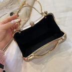 Evening party bags: This year, there is a trend for sophisticated and feminine women's bags. There are simple buttoned small bag - FATAONEvening party bags: This year, there is a trend for sophisticated and feminine women's bags. There are simple buttoned small bagMode FemmeFATAON