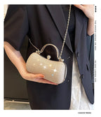 Evening party bags: This year, there is a trend for sophisticated and feminine women's bags. There are simple buttoned small bag - FATAONEvening party bags: This year, there is a trend for sophisticated and feminine women's bags. There are simple buttoned small bagMode FemmeFATAON