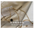 Evening party bags: This year, there is a trend for sophisticated and feminine women's bags. There are simple buttoned small bag - FATAONEvening party bags: This year, there is a trend for sophisticated and feminine women's bags. There are simple buttoned small bagMode FemmeFATAON