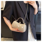 Evening party bags: This year, there is a trend for sophisticated and feminine women's bags. There are simple buttoned small bag - FATAONEvening party bags: This year, there is a trend for sophisticated and feminine women's bags. There are simple buttoned small bagMode FemmeFATAON