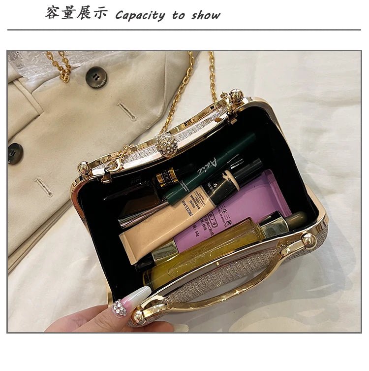 Evening party bags: This year, there is a trend for sophisticated and feminine women's bags. There are simple buttoned small bag - FATAONEvening party bags: This year, there is a trend for sophisticated and feminine women's bags. There are simple buttoned small bagMode FemmeFATAON