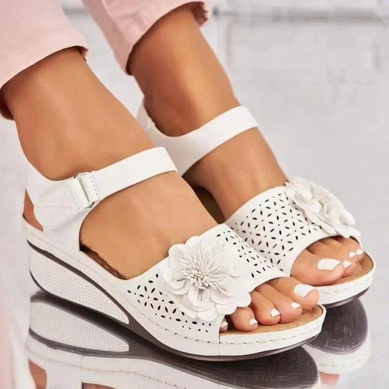 Femmes d'été sandales antidérapant chaussures légères pour femmes fleurs respirant classiques chaussures compensées femmes sandales femme 2026 - FATAONFemmes d'été sandales antidérapant chaussures légères pour femmes fleurs respirant classiques chaussures compensées femmes sandales femme 2026Mode FemmeFATAON
