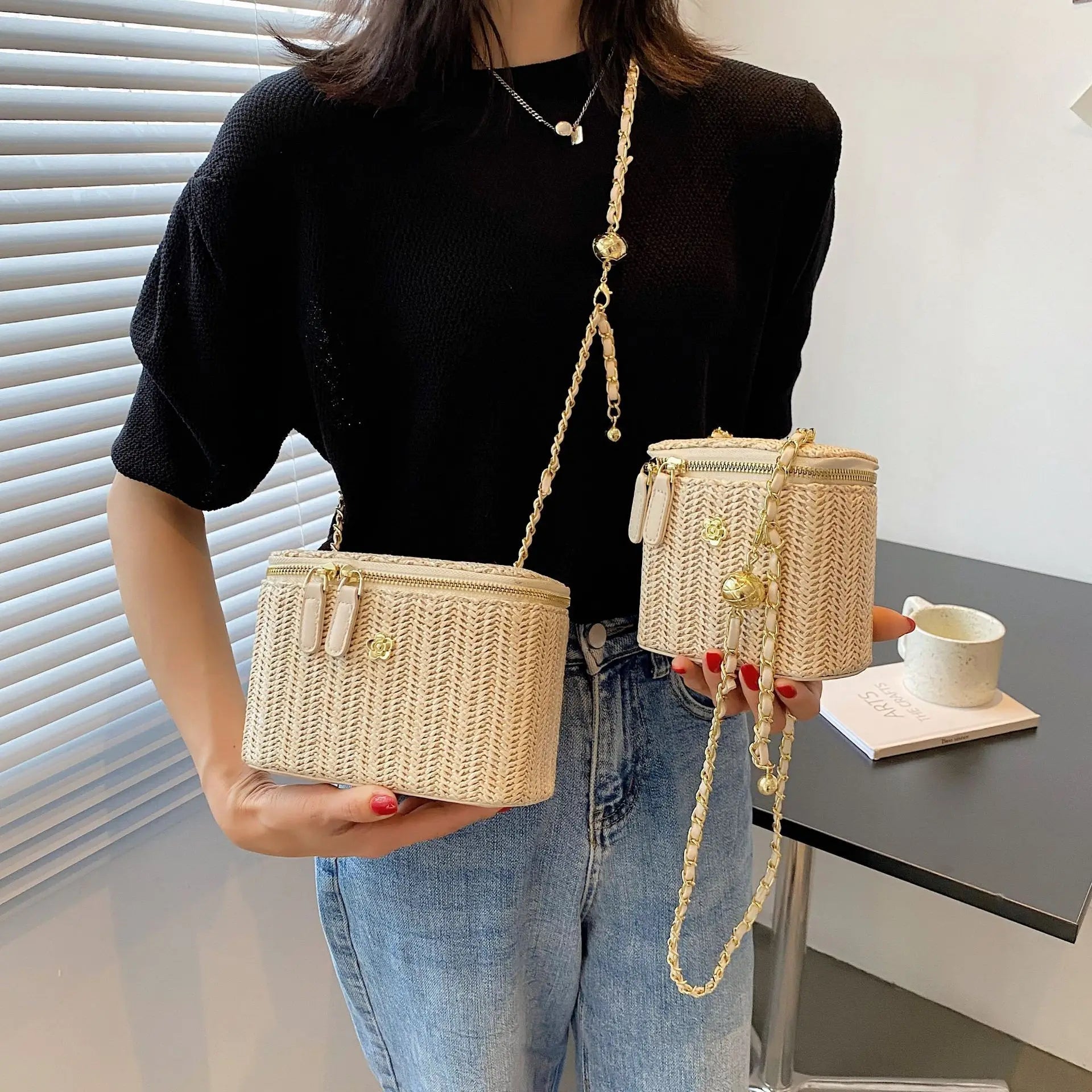 Mini sac à bandoulière seau en paille pour femmes, sacs à main et bourses de marque tissés avec chaîne à la mode, sacs à bandoulière simples, été 2026 - FATAONMini sac à bandoulière seau en paille pour femmes, sacs à main et bourses de marque tissés avec chaîne à la mode, sacs à bandoulière simples, été 2026Mode FemmeFATAON