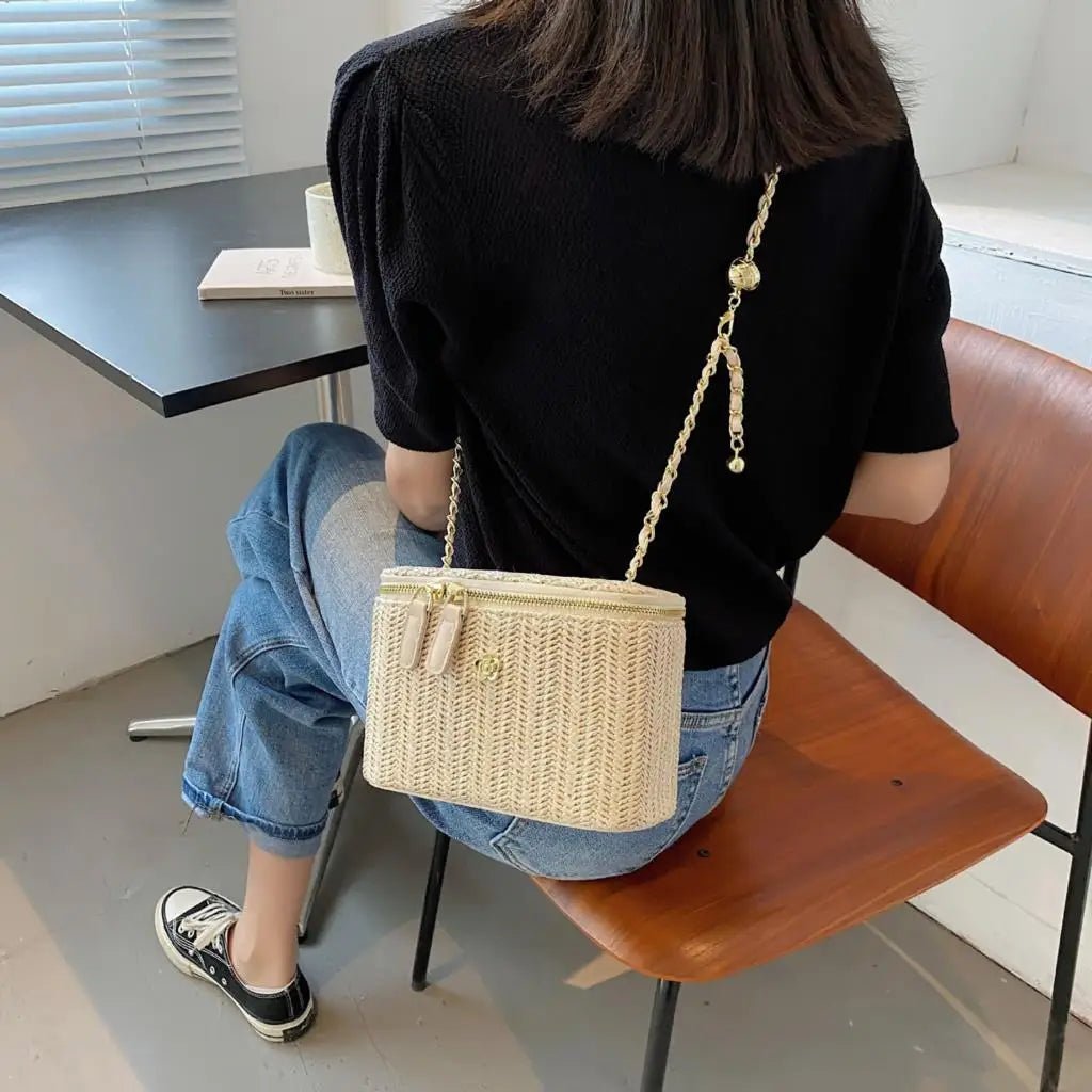 Mini sac à bandoulière seau en paille pour femmes, sacs à main et bourses de marque tissés avec chaîne à la mode, sacs à bandoulière simples, été 2026 - FATAONMini sac à bandoulière seau en paille pour femmes, sacs à main et bourses de marque tissés avec chaîne à la mode, sacs à bandoulière simples, été 2026Mode FemmeFATAON