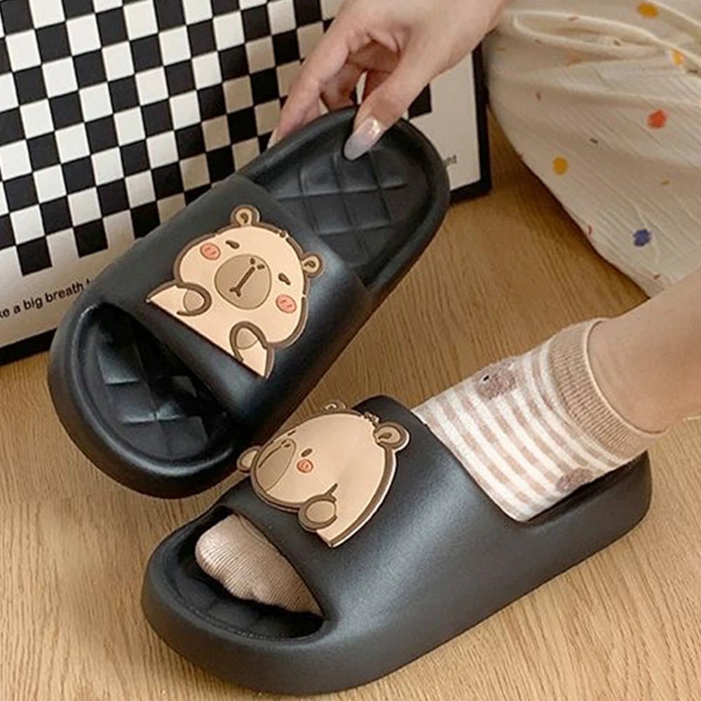 Pantoufles à semelle épaisse pour femmes, Design Capybara mignon, diapositives pour salle de bain, plage, sandales d'intérieur, chaussures d'été pour Couple - FATAONPantoufles à semelle épaisse pour femmes, Design Capybara mignon, diapositives pour salle de bain, plage, sandales d'intérieur, chaussures d'été pour CoupleMode FemmeFATAON