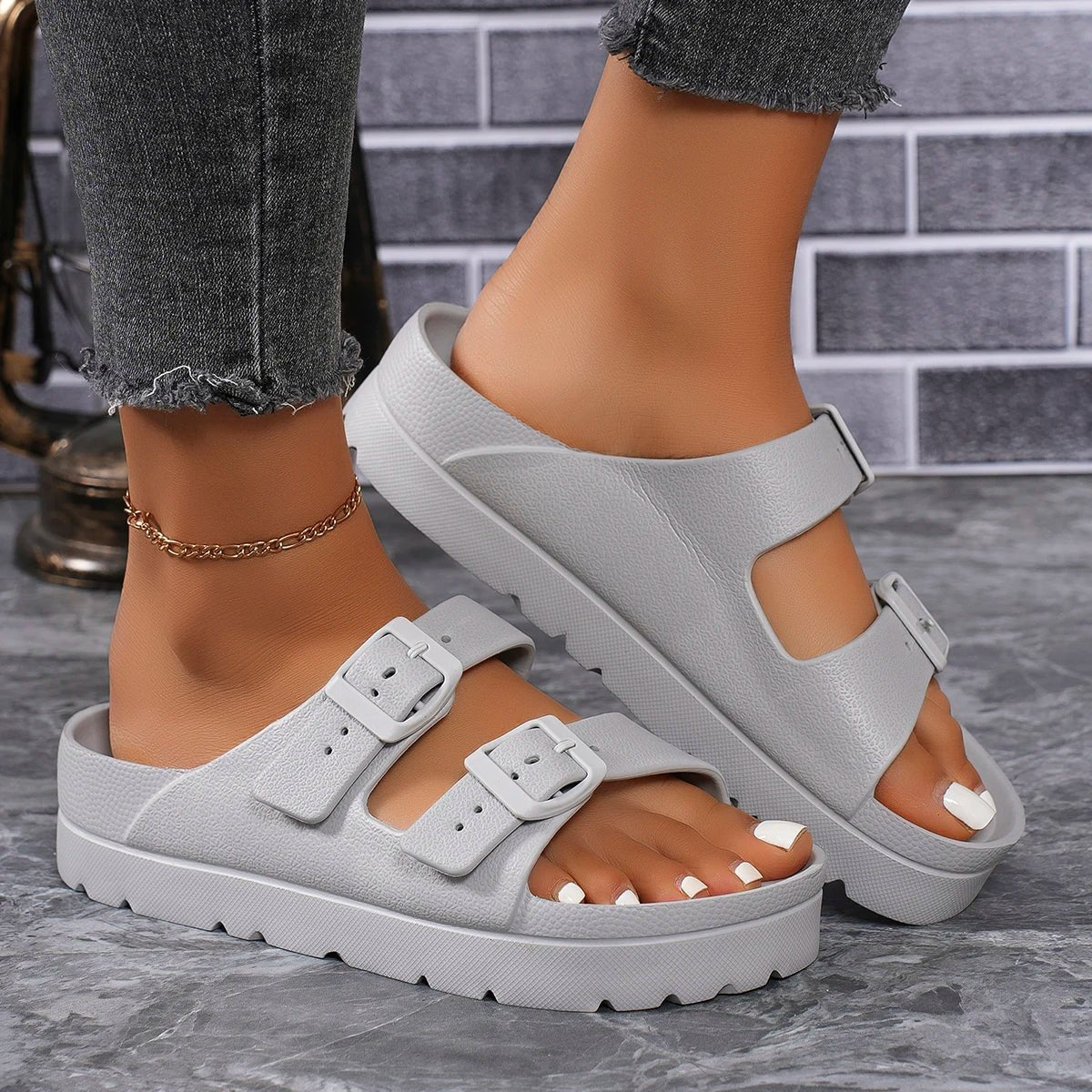 Pantoufles d'été à plateforme pour femmes, sandales de plage à enfiler avec boucle réglable, confortables, légères, diapositives EVA, semelles épaisses de 4cm - FATAONPantoufles d'été à plateforme pour femmes, sandales de plage à enfiler avec boucle réglable, confortables, légères, diapositives EVA, semelles épaisses de 4cmMode FemmeFATAON