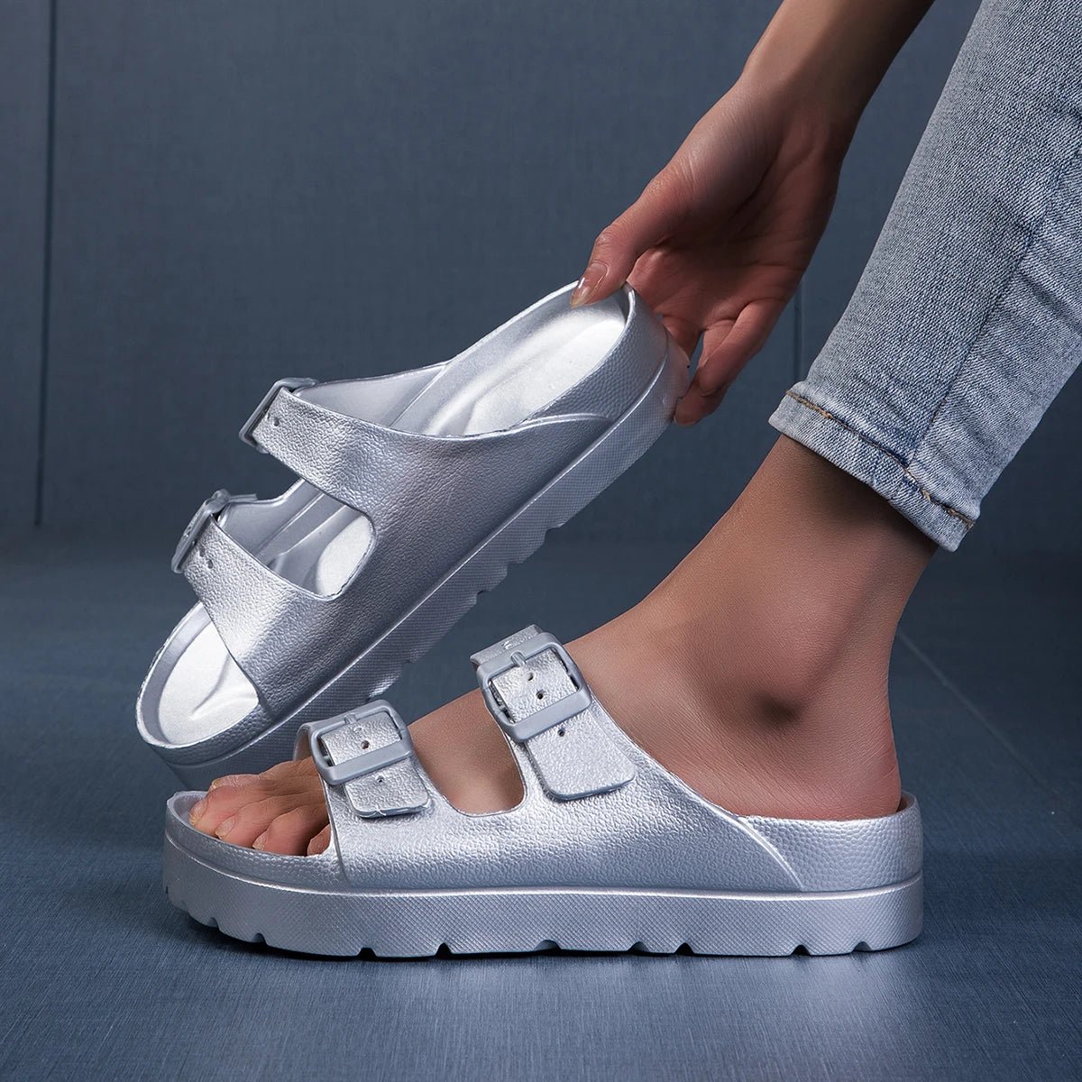 Pantoufles d'été à plateforme pour femmes, sandales de plage à enfiler avec boucle réglable, confortables, légères, diapositives EVA, semelles épaisses de 4cm - FATAONPantoufles d'été à plateforme pour femmes, sandales de plage à enfiler avec boucle réglable, confortables, légères, diapositives EVA, semelles épaisses de 4cmMode FemmeFATAON