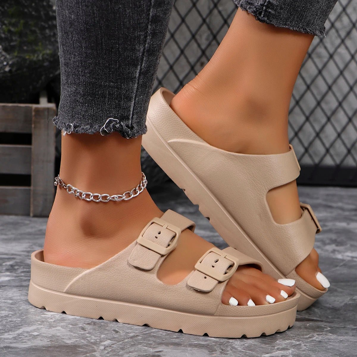 Pantoufles d'été à plateforme pour femmes, sandales de plage à enfiler avec boucle réglable, confortables, légères, diapositives EVA, semelles épaisses de 4cm - FATAONPantoufles d'été à plateforme pour femmes, sandales de plage à enfiler avec boucle réglable, confortables, légères, diapositives EVA, semelles épaisses de 4cmMode FemmeFATAON