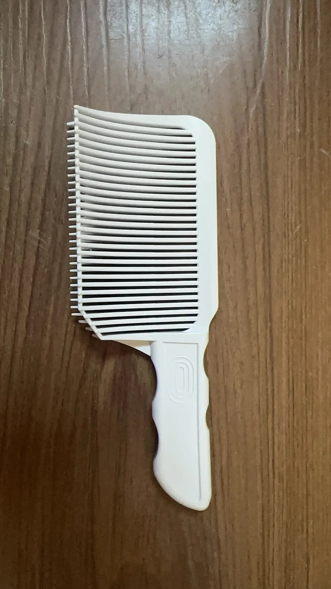 Peigne de mélange de cheveux pour hommes, 3 couleurs, pour décoloration, peigne plat en Arc, fournitures utilitaires de positionnement pour hommes, vente en gros, 2026 - FATAONPeigne de mélange de cheveux pour hommes, 3 couleurs, pour décoloration, peigne plat en Arc, fournitures utilitaires de positionnement pour hommes, vente en gros, 2026Beauté HommeFATAON