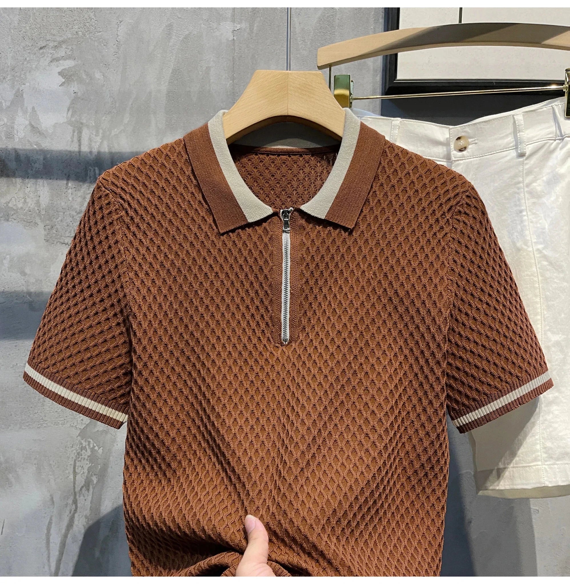 Polo en maille jacquard décontracté pour homme 2026, col en V, couleur unie, manches courtes, respirant, vêtement de luxe B24 - FATAONPolo en maille jacquard décontracté pour homme 2026, col en V, couleur unie, manches courtes, respirant, vêtement de luxe B24Mode HommeFATAON