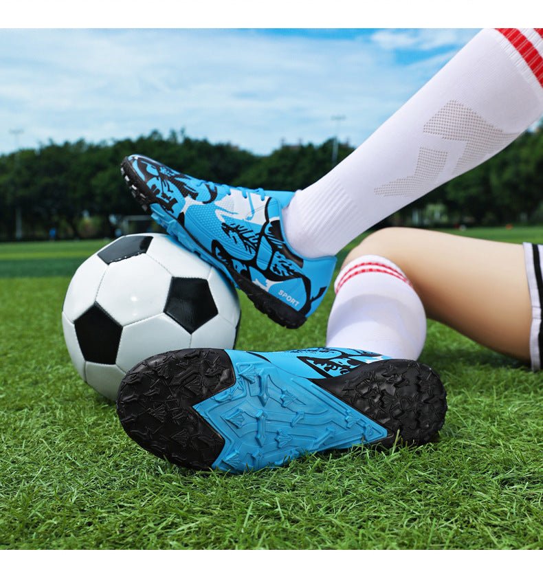 Professional Training Football Shoes Low-top Leather Spikes Football sneaker Low-top Youth Sneakers plus size Cross-border - FATAONProfessional Training Football Shoes Low-top Leather Spikes Football sneaker Low-top Youth Sneakers plus size Cross-borderFitness & SportFATAON