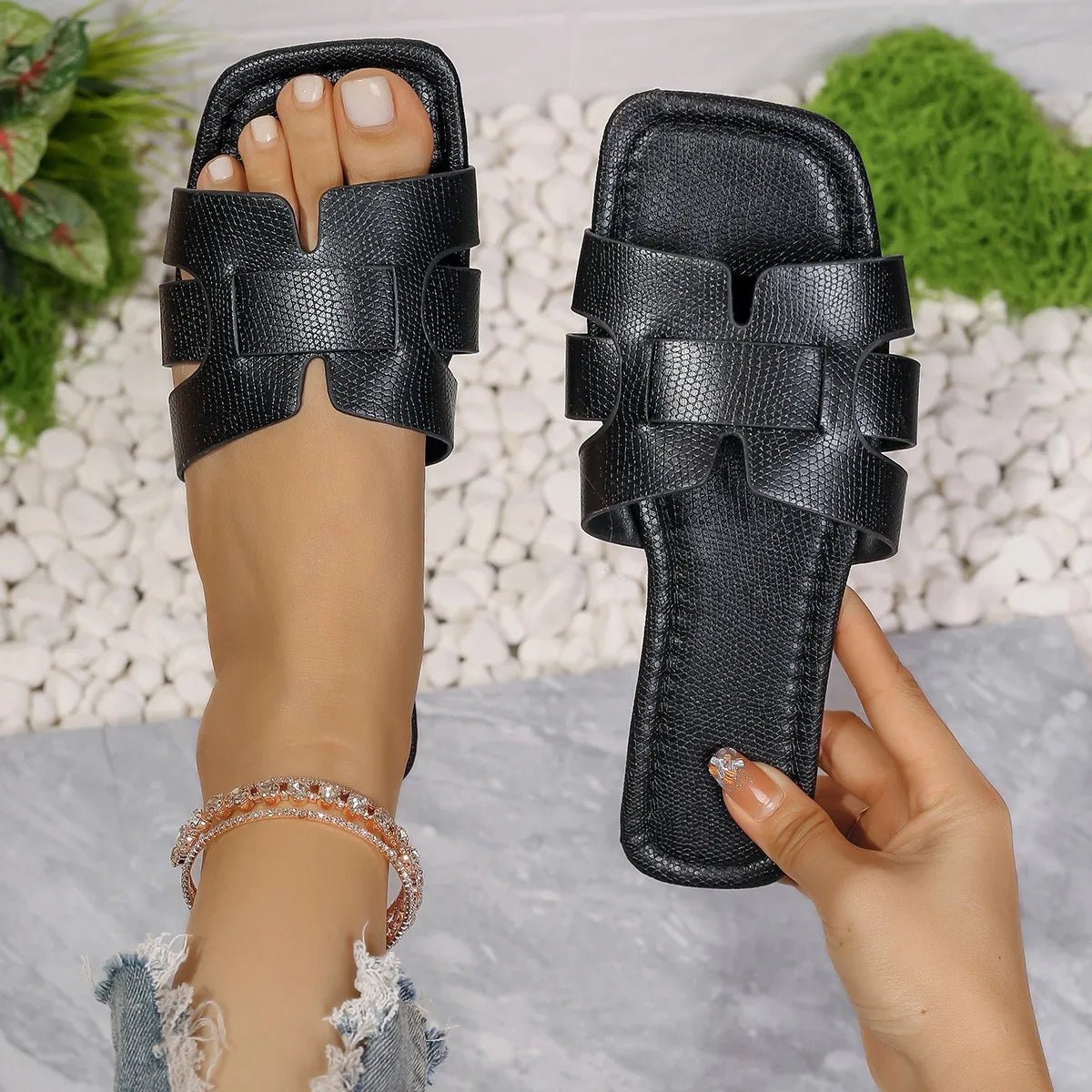 Sandales plates pour femmes, pantoufles à enfiler à la mode d'été, conception à bout carré et bout ouvert, adaptées à un usage quotidien, chaussures pour maman, cadeau de fête des mères - FATAONSandales plates pour femmes, pantoufles à enfiler à la mode d'été, conception à bout carré et bout ouvert, adaptées à un usage quotidien, chaussures pour maman, cadeau de fête des mèresMode FemmeFATAON