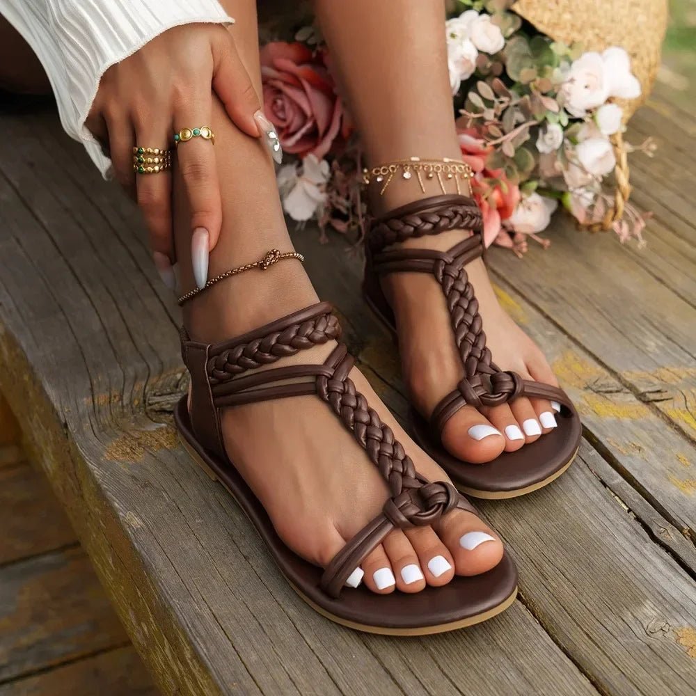 Sandales romaines tissées à la mode pour femmes, nouvelles sandales plates à lanières en T, grande taille, chaussures de plage confortables et antidérapantes pour dames, été 2026 - FATAONSandales romaines tissées à la mode pour femmes, nouvelles sandales plates à lanières en T, grande taille, chaussures de plage confortables et antidérapantes pour dames, été 2026Mode FemmeFATAON