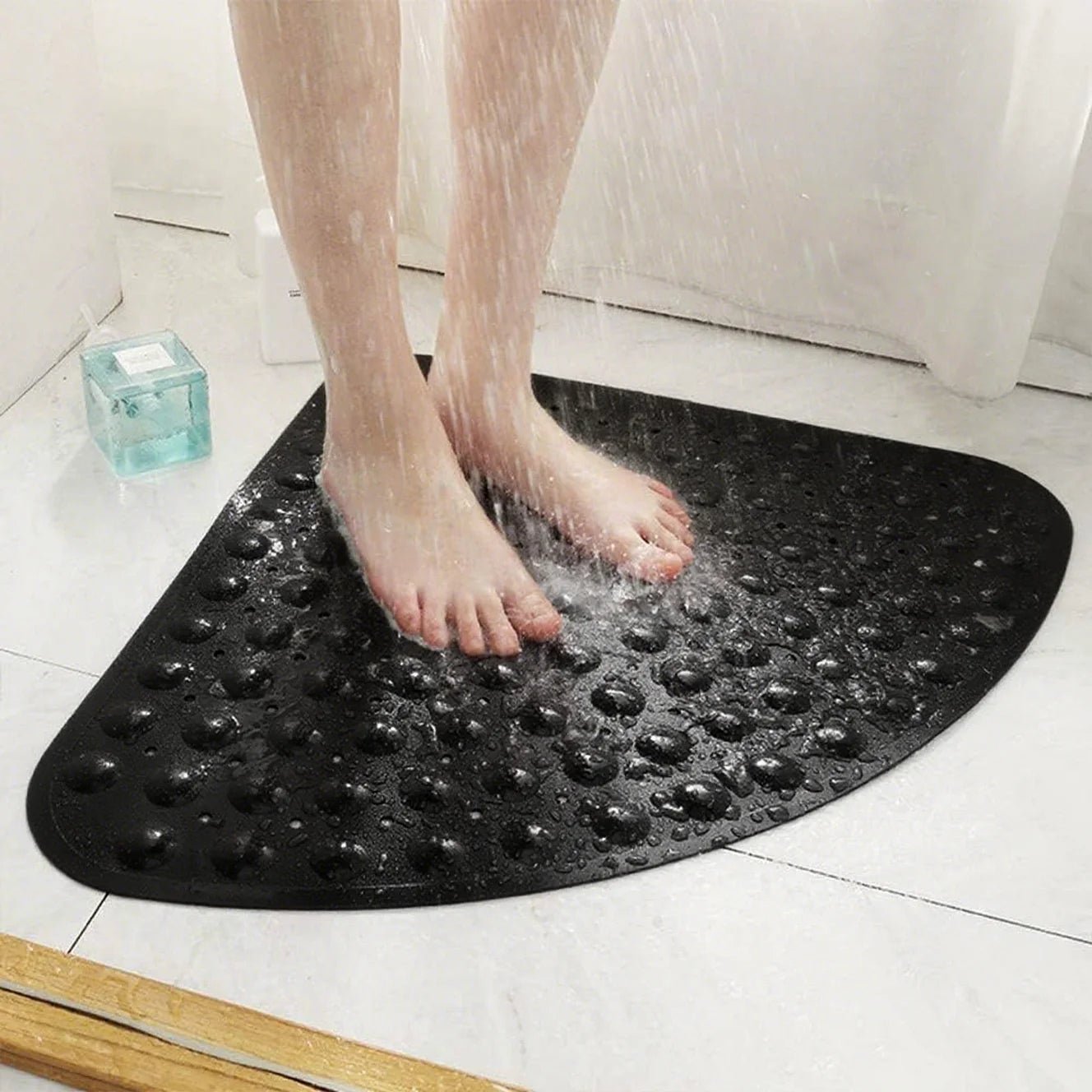Tapis de douche d'angle antidérapant - 53x53cm - Tapis de douche d'angle pour l'intérieur de la douche, tapis de bain triangulaire antidérapant pour la salle de bain - FATAONTapis de douche d'angle antidérapant - 53x53cm - Tapis de douche d'angle pour l'intérieur de la douche, tapis de bain triangulaire antidérapant pour la salle de bainSolutions MaisonFATAON