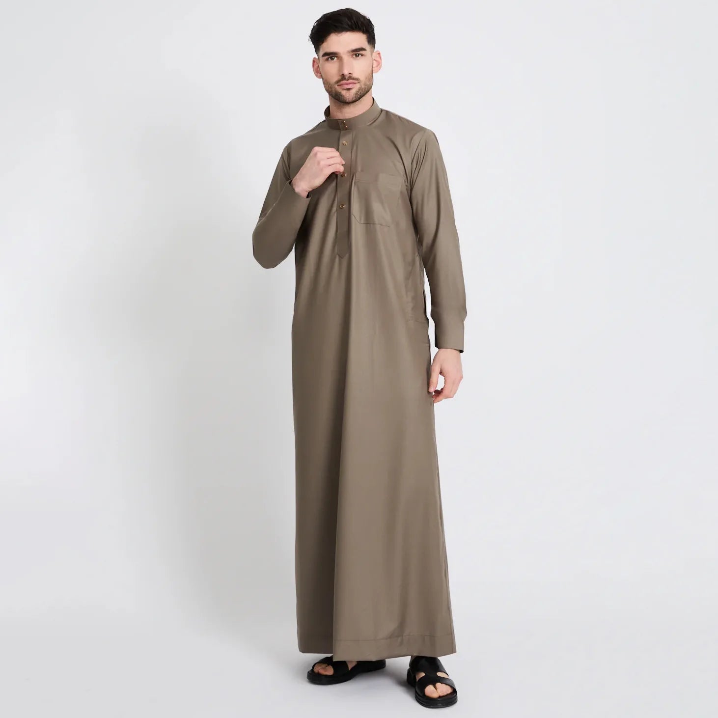 Vêtements modestes pour hommes musulmans : Jalabiya blanche, Thobe, Kurta arabe, Pyjama, Kaftan de Dubaï, Abaya, Jubba, Daffah, Dishdasha, Robe de prière - FATAONVêtements modestes pour hommes musulmans : Jalabiya blanche, Thobe, Kurta arabe, Pyjama, Kaftan de Dubaï, Abaya, Jubba, Daffah, Dishdasha, Robe de prièreMode HommeFATAON